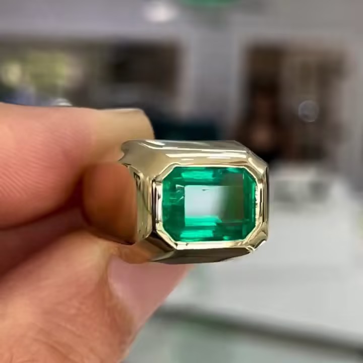 Stunning 4.25ct Emerald Stone Ring For Men