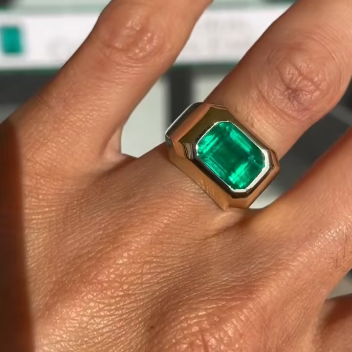 Stunning 4.25ct Emerald Stone Ring For Men