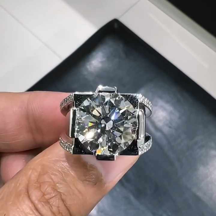 9.25ct Round Cut White Stone Ring for Men