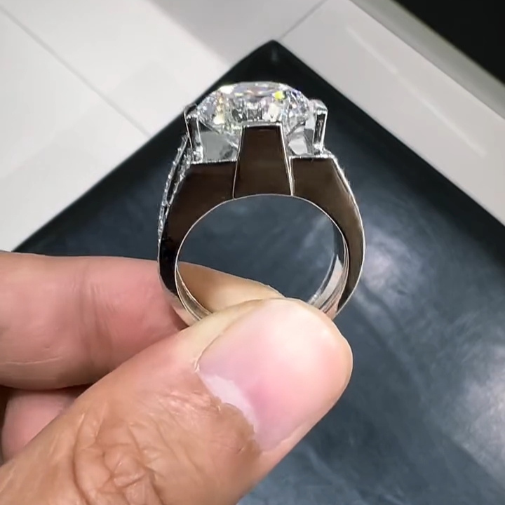 9.25ct Round Cut White Stone Ring for Men