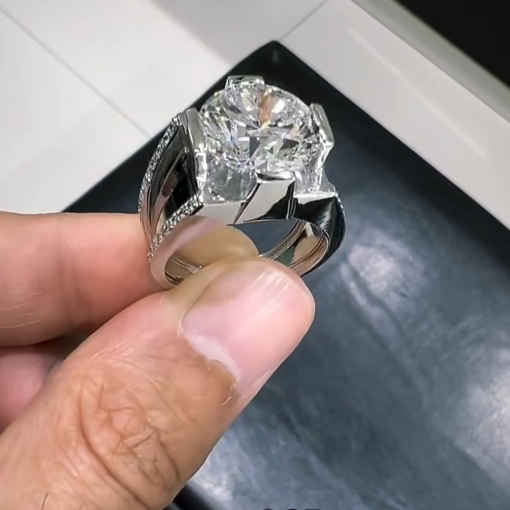 9.25ct Round Cut White Stone Ring for Men