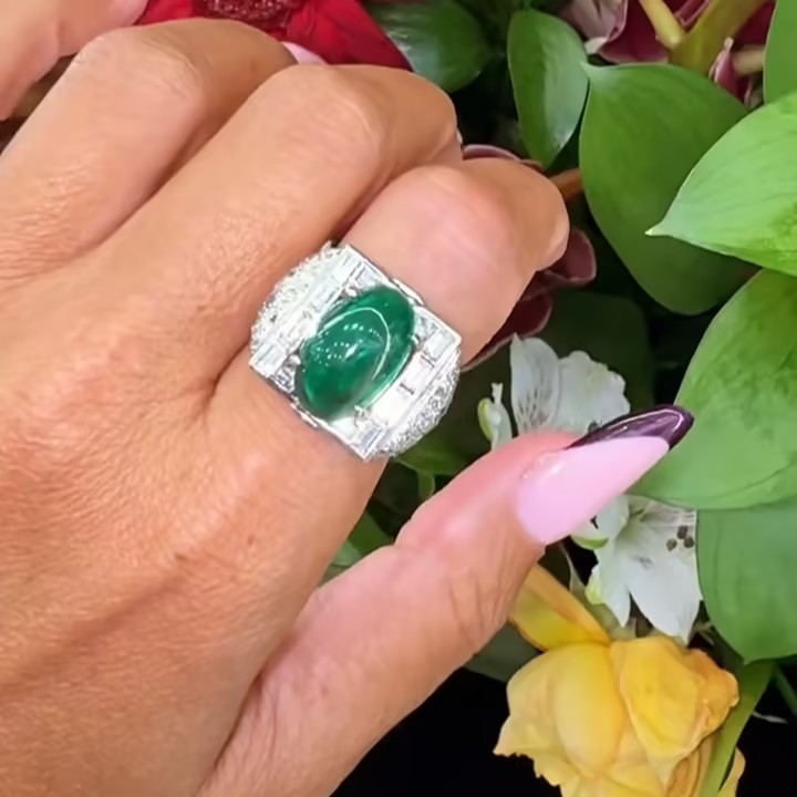 Art Deco Setting 7.01ct Cabochon Emerald Green Ring