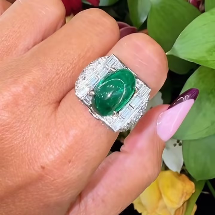 Art Deco Setting 7.01ct Cabochon Emerald Green Ring