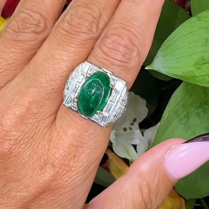 Art Deco Setting 7.01ct Cabochon Emerald Green Ring