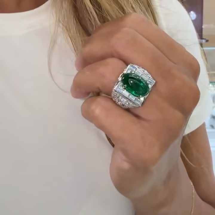 Art Deco Setting 7.01ct Cabochon Emerald Green Ring