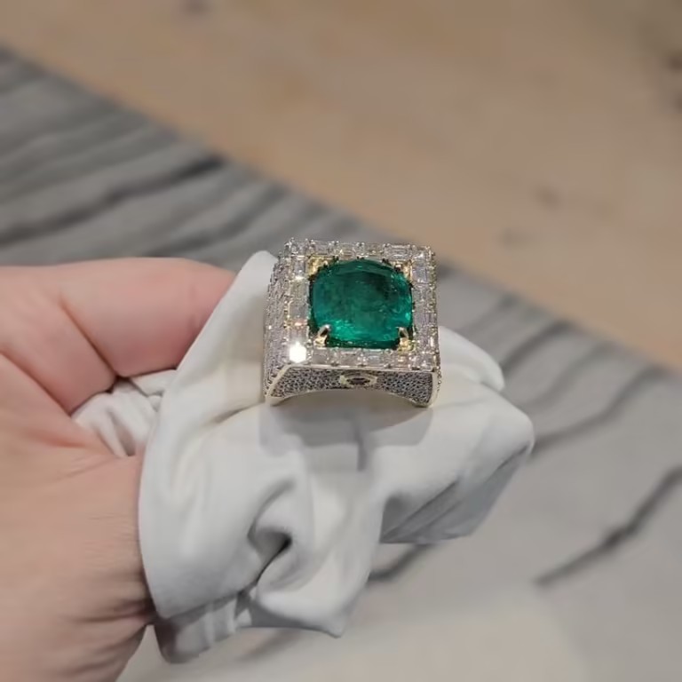 8ct Cushion Cut Emerald Green Stone Ring In Hip Hop Style