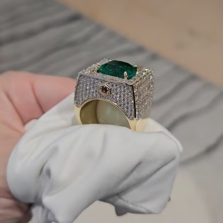 8ct Cushion Cut Emerald Green Stone Ring In Hip Hop Style