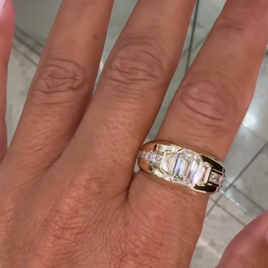 2ct Men‘s Emerald Cut White Stone Ring