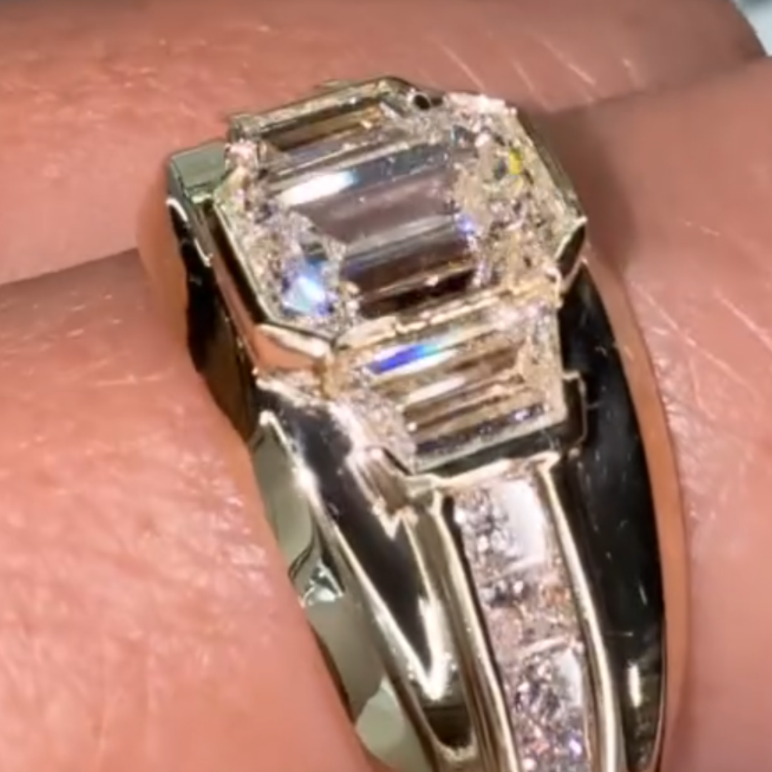 2ct Men‘s Emerald Cut White Stone Ring