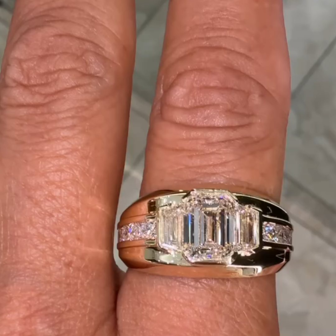 2ct Men‘s Emerald Cut White Stone Ring