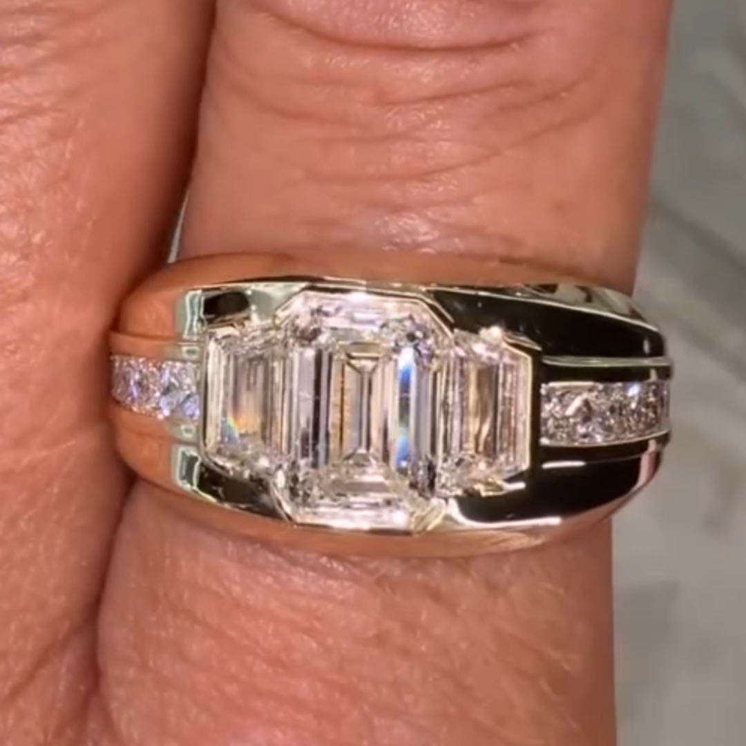2ct Men‘s Emerald Cut White Stone Ring
