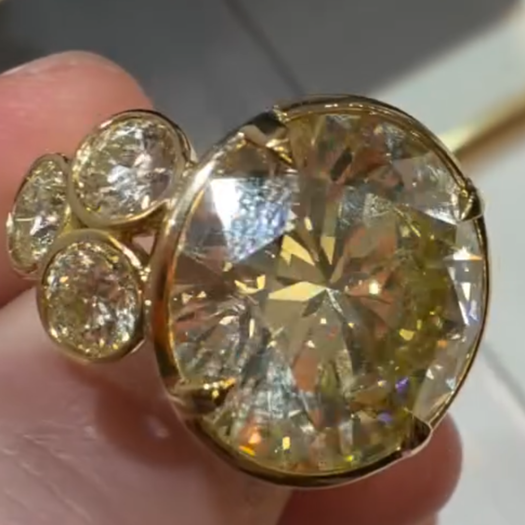 6ct Round Brillant Cut Light Yellow Stone Ring with 3 sidestones