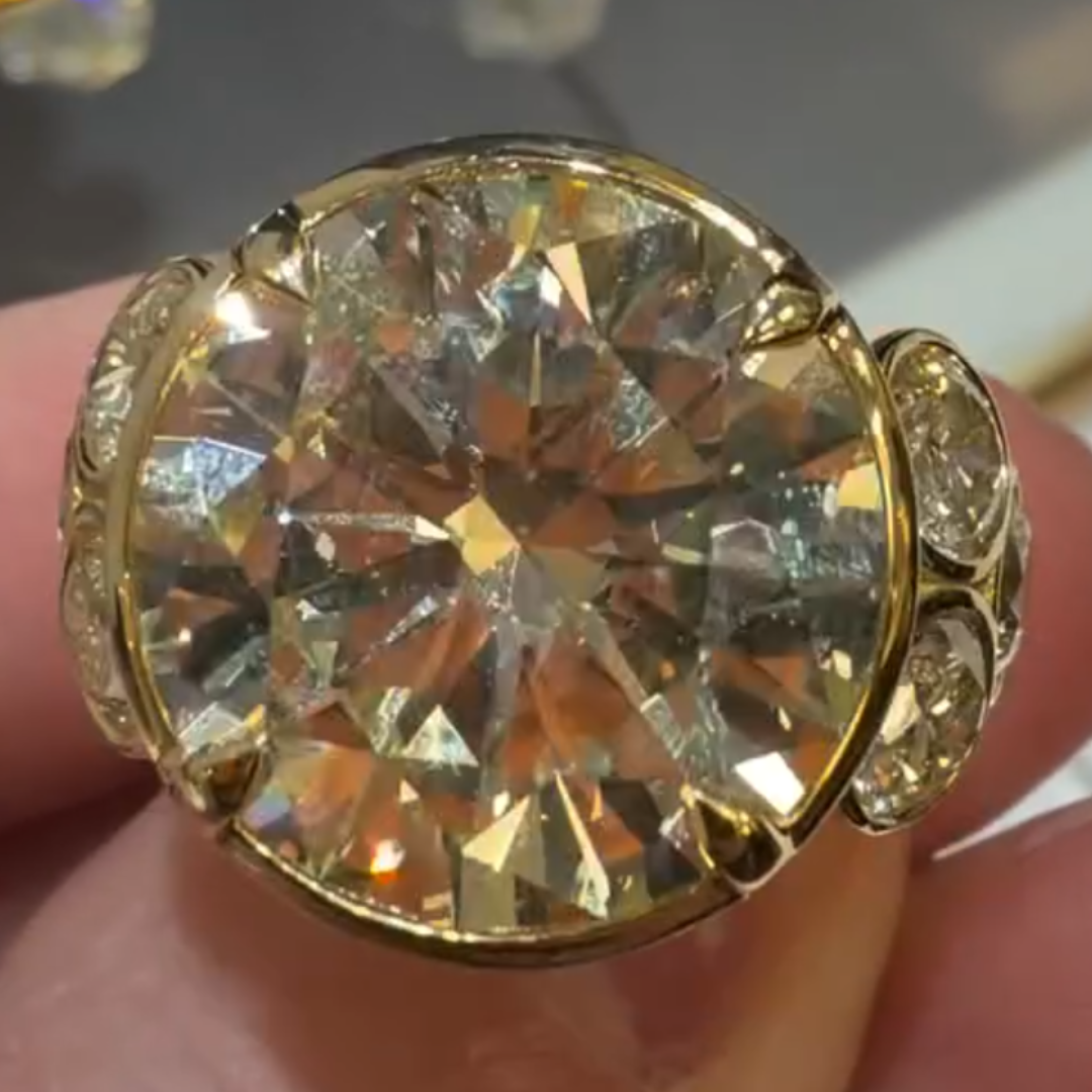 6ct Round Brillant Cut Light Yellow Stone Ring with 3 sidestones