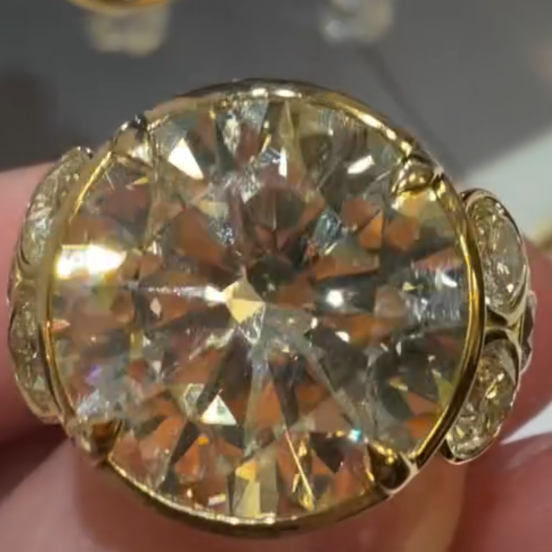 6ct Round Brillant Cut Light Yellow Stone Ring with 3 sidestones