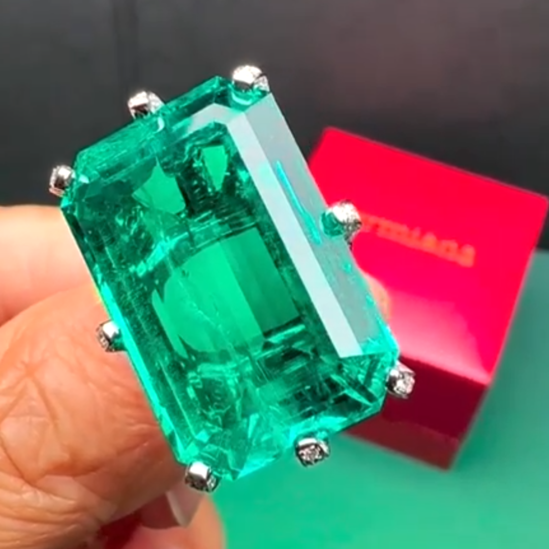 15ct East-west Design Emerald Ring