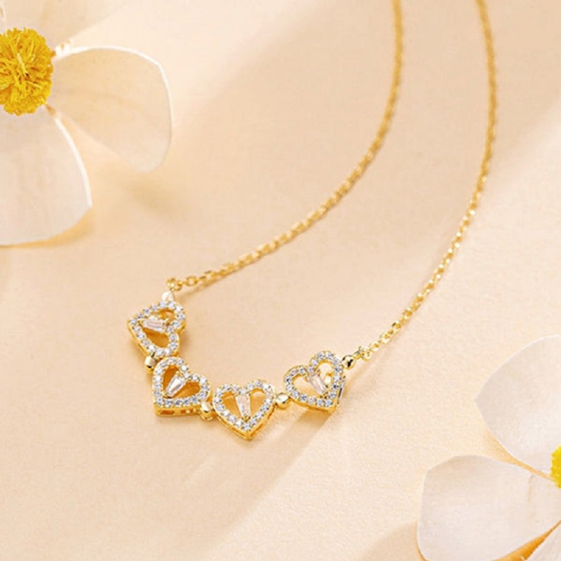 Magnetic Folding Heart Shaped Four Leaf Clover Necklace