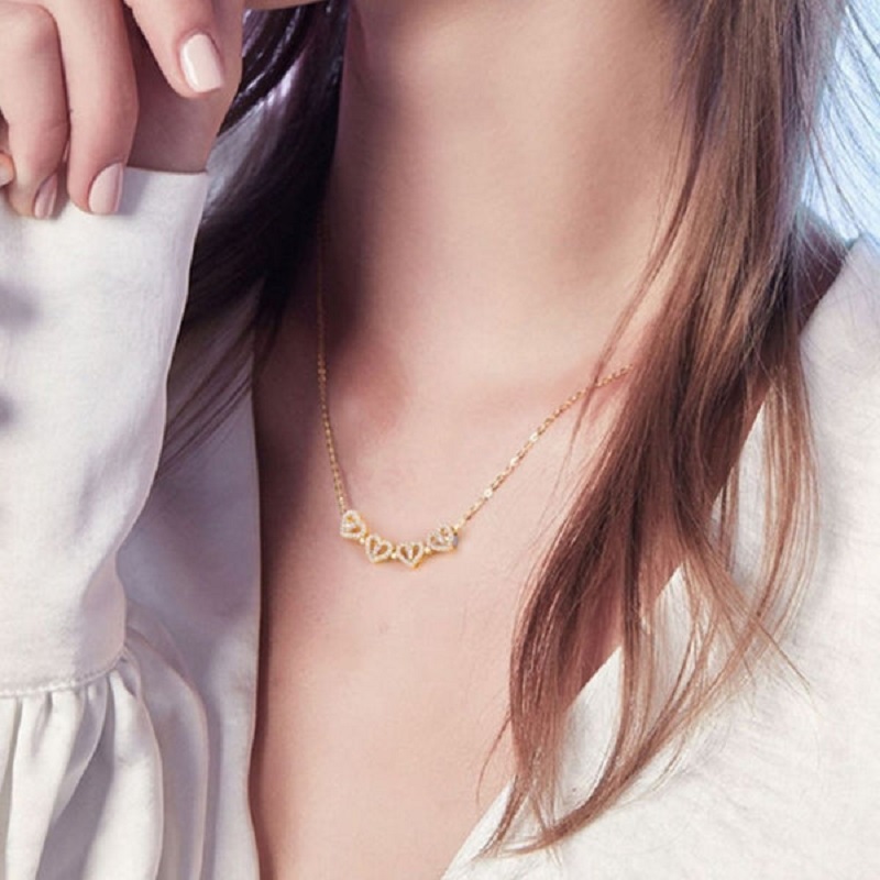 Magnetic Folding Heart Shaped Four Leaf Clover Necklace