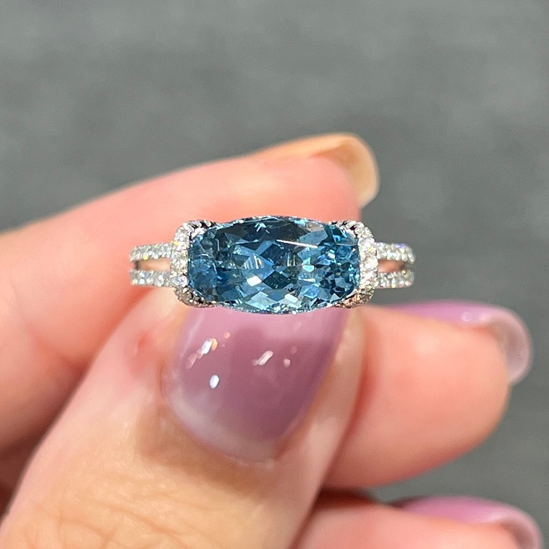 2.0ct Oval Cut Natural Aquamarine Ring In 18K White Gold