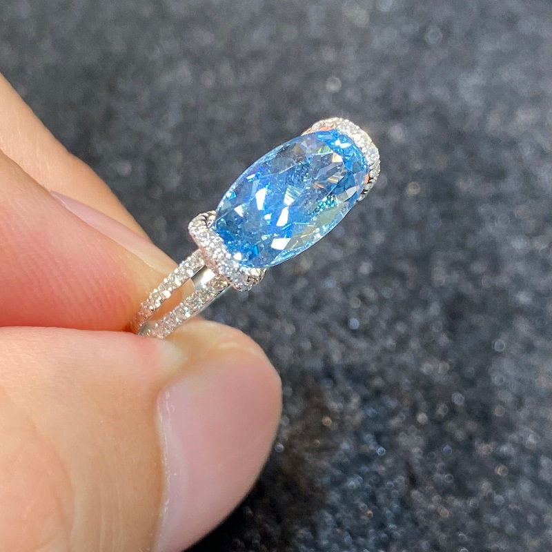 2.0ct Oval Cut Natural Aquamarine Ring In 18K White Gold