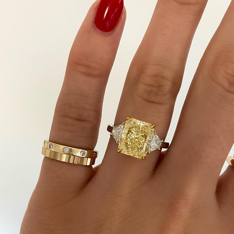 2.83 Carats Oval Shaped Fancy Intense Yellow Diamond Ring
