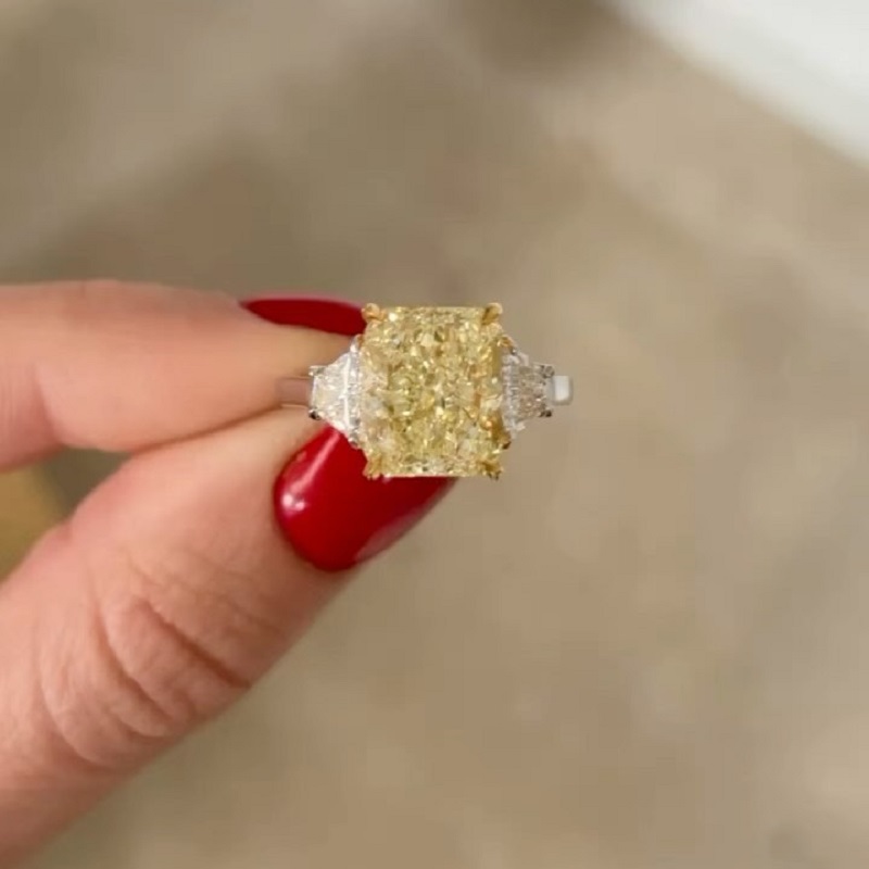 2.83 Carats Oval Shaped Fancy Intense Yellow Diamond Ring