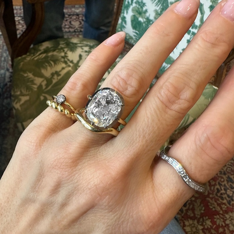 9.01 Carats Cushion Button Back Ring