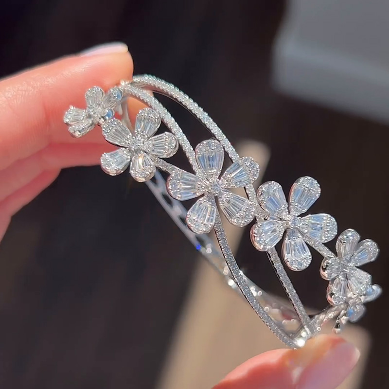 20ctw White Sapphire Handmade Flower Bracelet