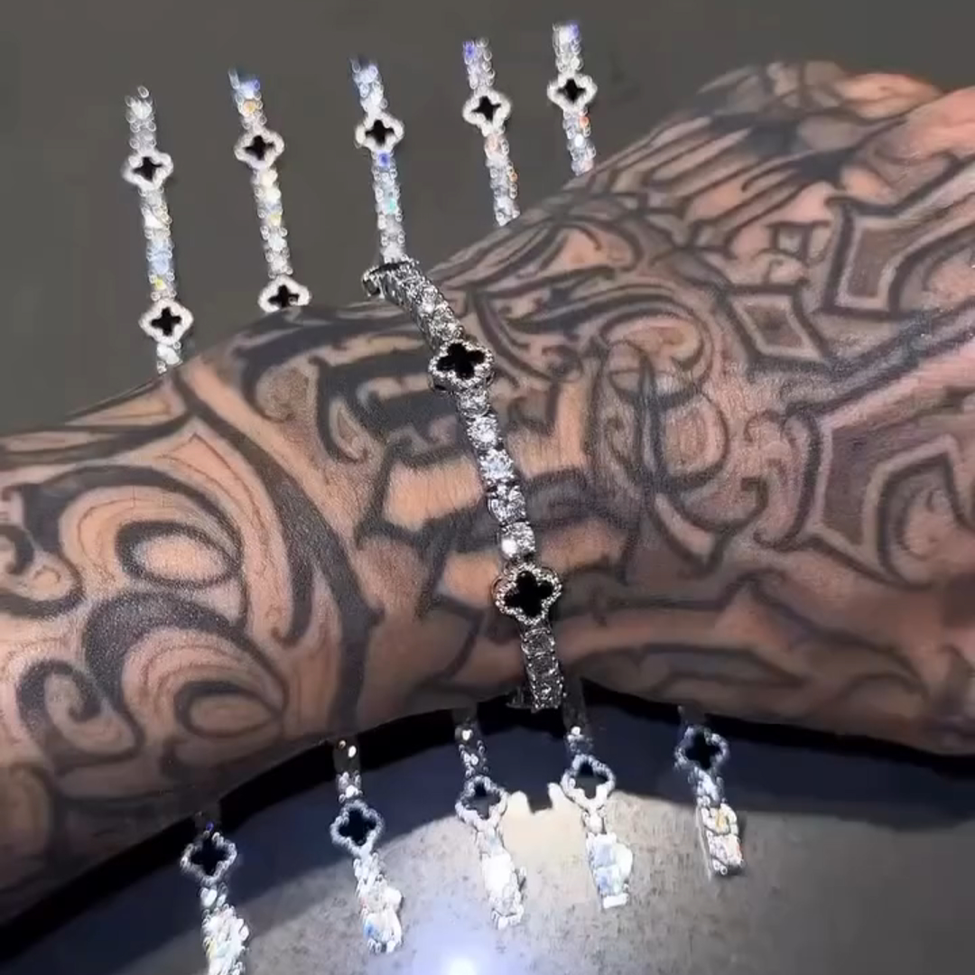 20ctw Round Cut Diamond And Obsidian Four Leaf Clover Shape Fashion Sterling Silver Handmade Men's Bracelet