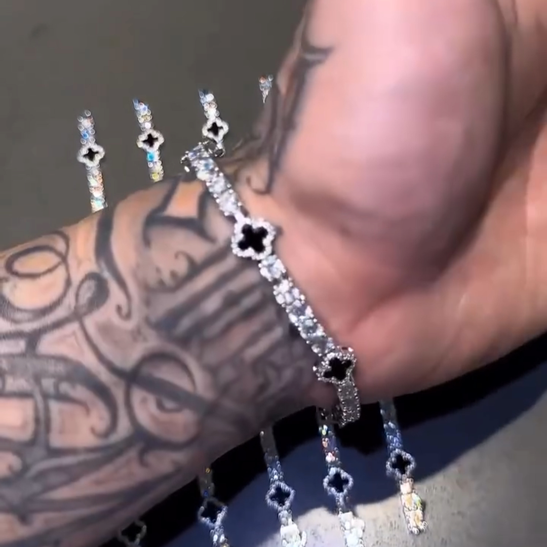 20ctw Round Cut Diamond And Obsidian Four Leaf Clover Shape Fashion Sterling Silver Handmade Men's Bracelet