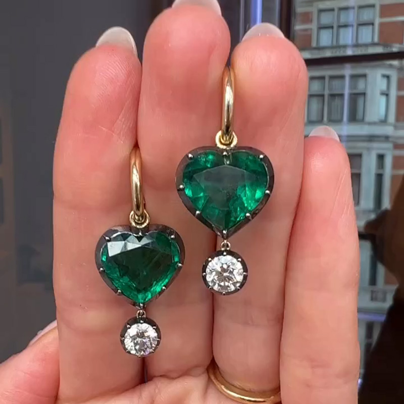6ct Heart Cut Emerald Drop Earrings In Gold