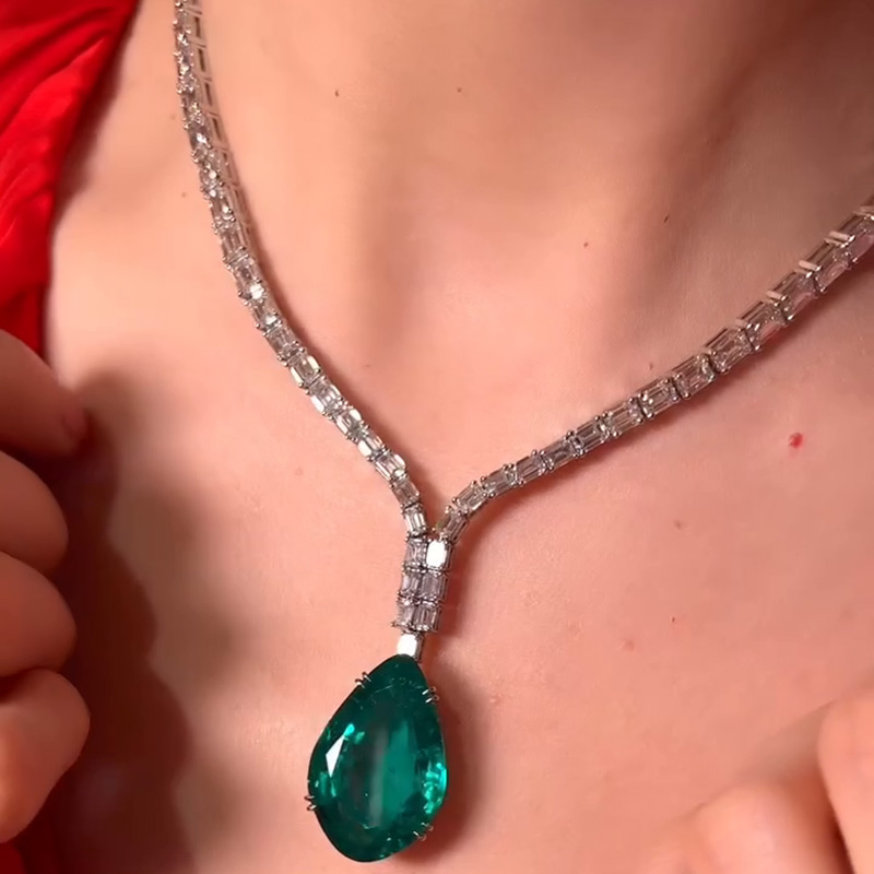 29ct Pear Cut Emerald Handmade Pendant Necklace