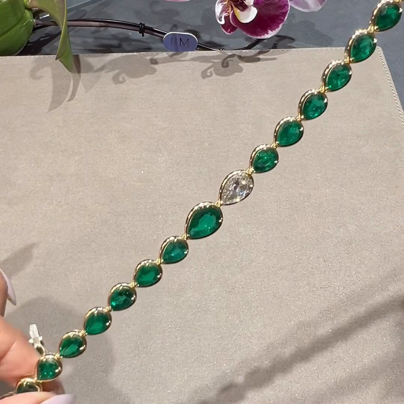 55ctw Pear Cut Emerald & White Sapphire Yellow Gold Handmade Choker Necklace