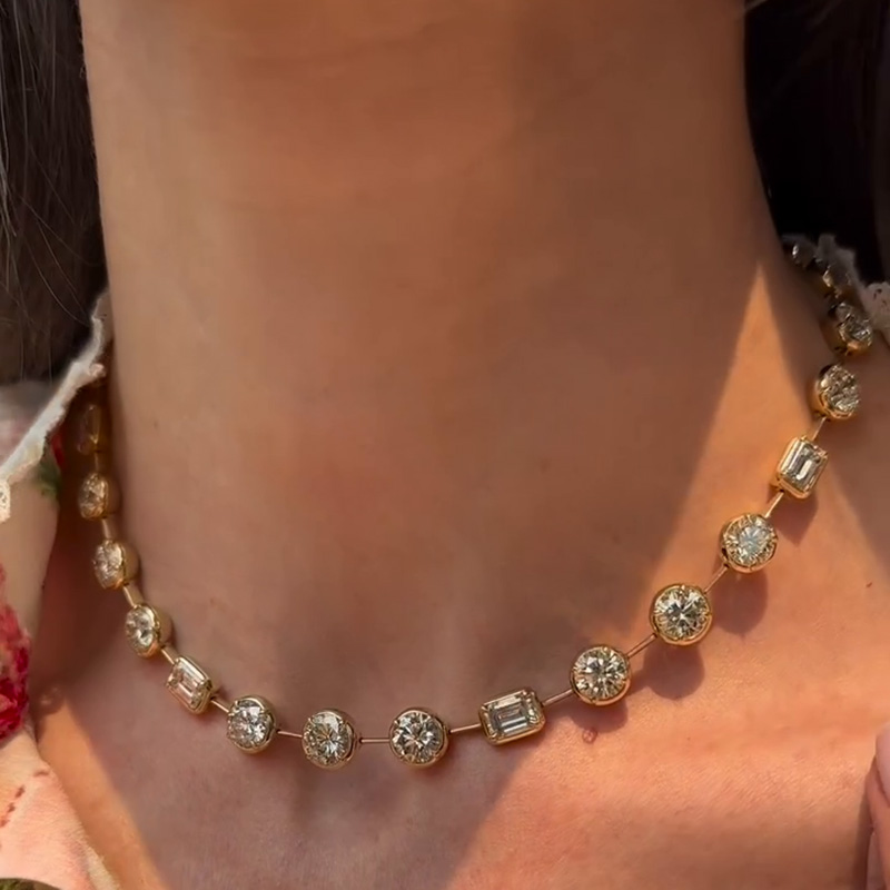 34ctw Emerald And Round Cut White Sapphire Handmade Necklace In Yellow Gold