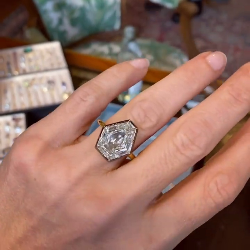 10ct Shield Shape White Sapphire Two Tone Super Women Ring In Yellow Gold