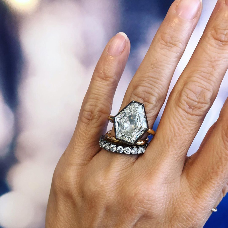 10ct Shield Shape White Sapphire Two Tone Super Women Ring In Yellow Gold