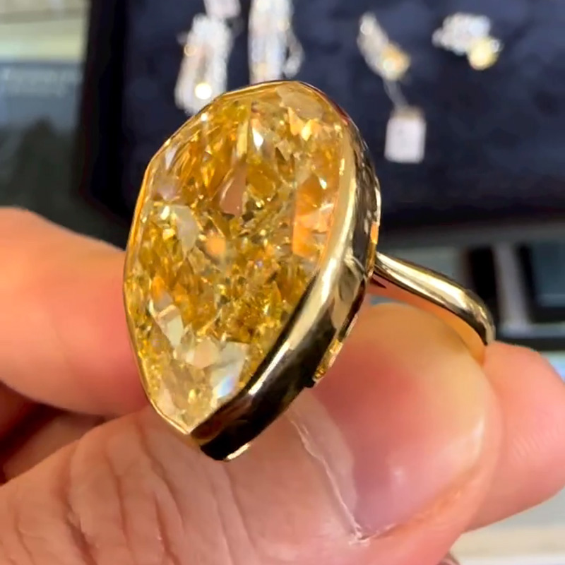 20ct Pear Cut Fancy Yellow Sapphire Solitaire Engagement Ring In Yellow Gold