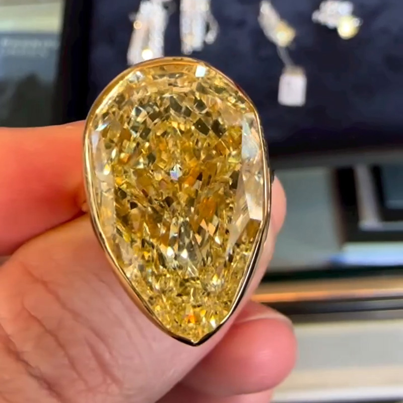 20ct Pear Cut Fancy Yellow Sapphire Solitaire Engagement Ring In Yellow Gold