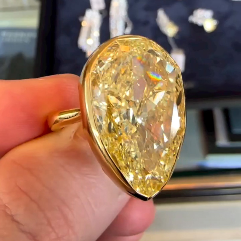 20ct Pear Cut Fancy Yellow Sapphire Solitaire Engagement Ring In Yellow Gold