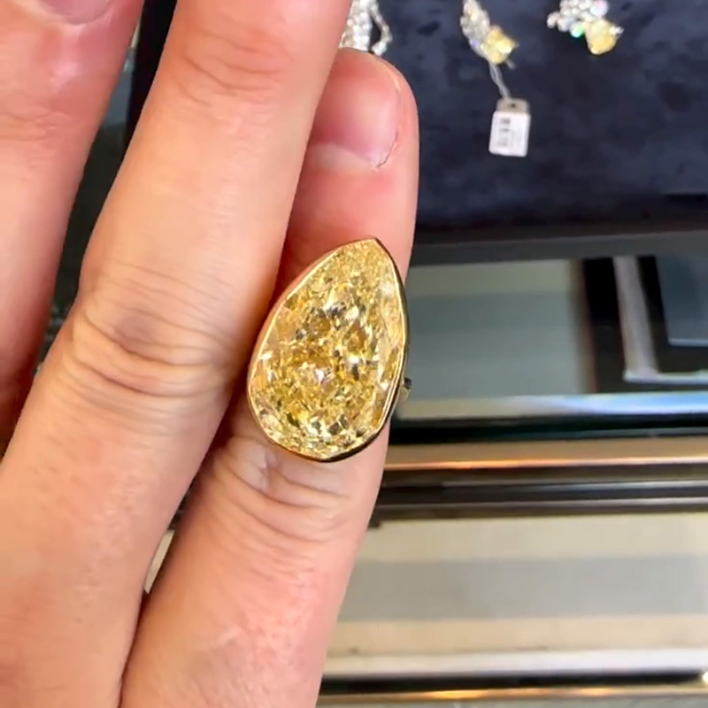 20ct Pear Cut Fancy Yellow Sapphire Solitaire Engagement Ring In Yellow Gold
