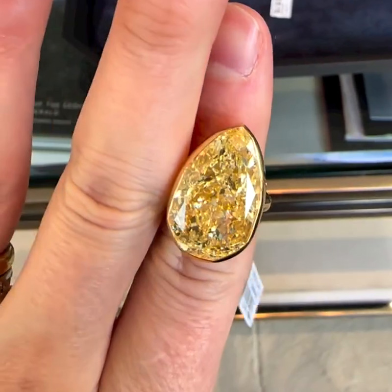 20ct Pear Cut Fancy Yellow Sapphire Solitaire Engagement Ring In Yellow Gold