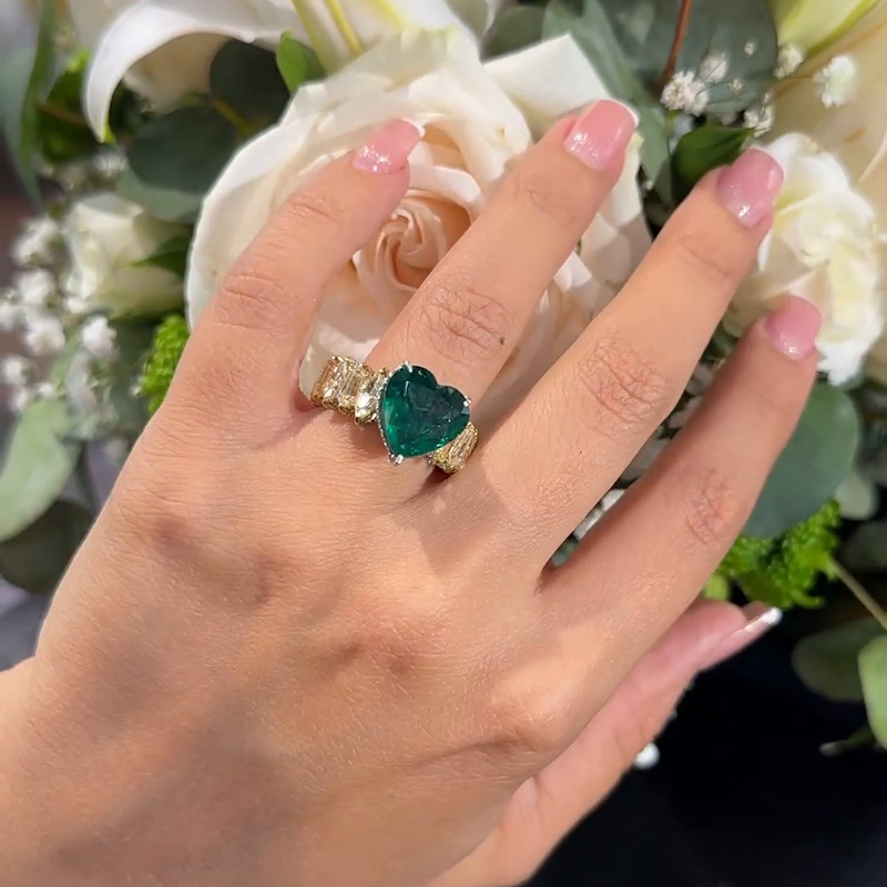 4.5ct Heart Cut Emerald With Kite And Marquise Cut White And Yellow Sapphires Eternity Band Ring