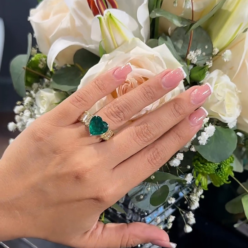 4.5ct Heart Cut Emerald With Kite And Marquise Cut White And Yellow Sapphires Eternity Band Ring