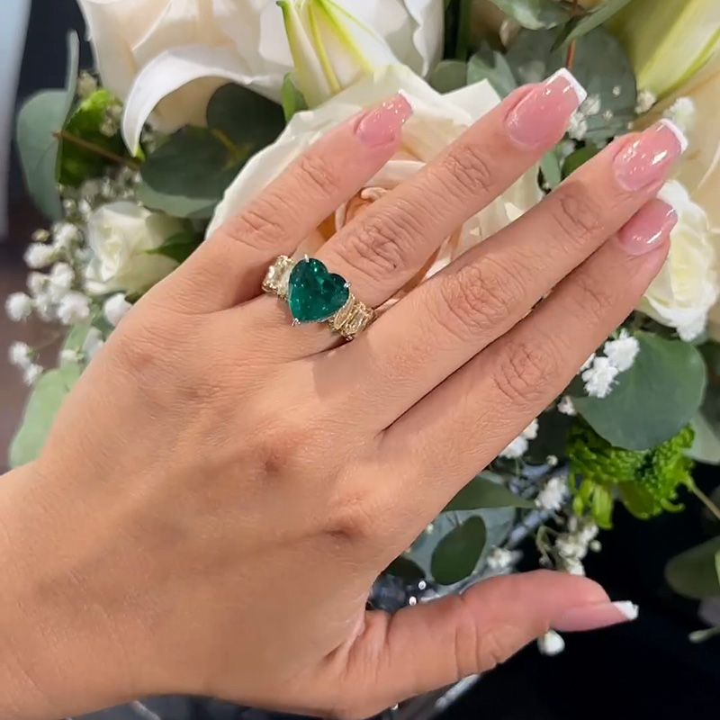 4.5ct Heart Cut Emerald With Kite And Marquise Cut White And Yellow Sapphires Eternity Band Ring