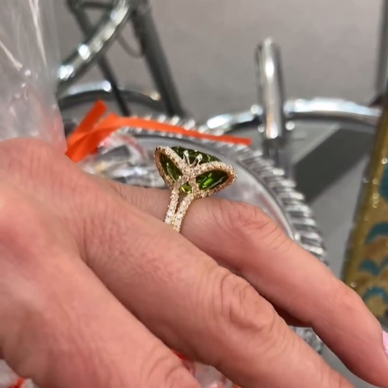 7ct Cushion Cut Peridot Paved Split Shank Engagement Ring In Yellow Gold