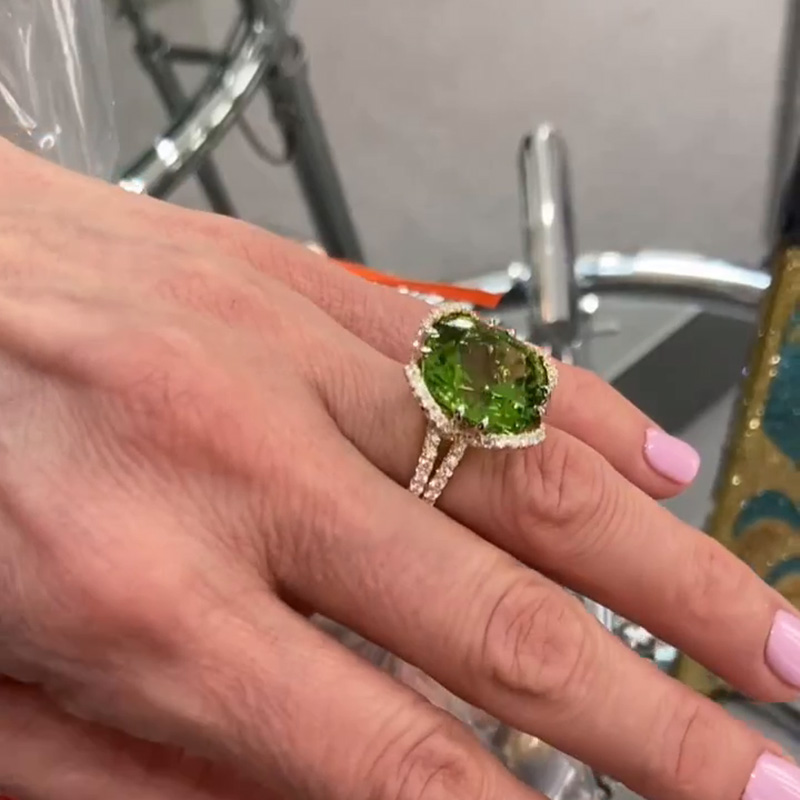 7ct Cushion Cut Peridot Paved Split Shank Engagement Ring In Yellow Gold
