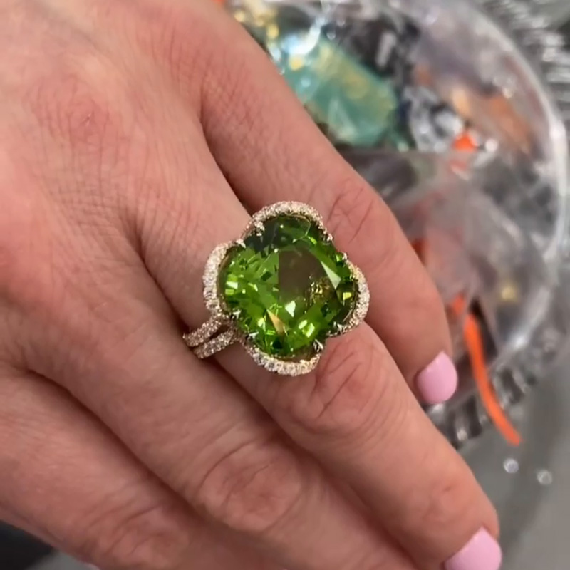 7ct Cushion Cut Peridot Paved Split Shank Engagement Ring In Yellow Gold