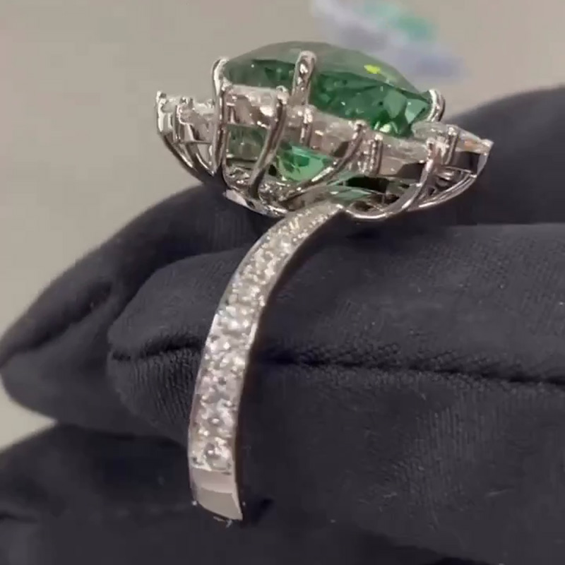 7.5ct Cushion Cut Emerald Green Surrounded By White Pear Gemstones Art Design Ring