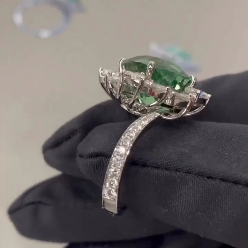 7.5ct Cushion Cut Emerald Green Surrounded By White Pear Gemstones Art Design Ring