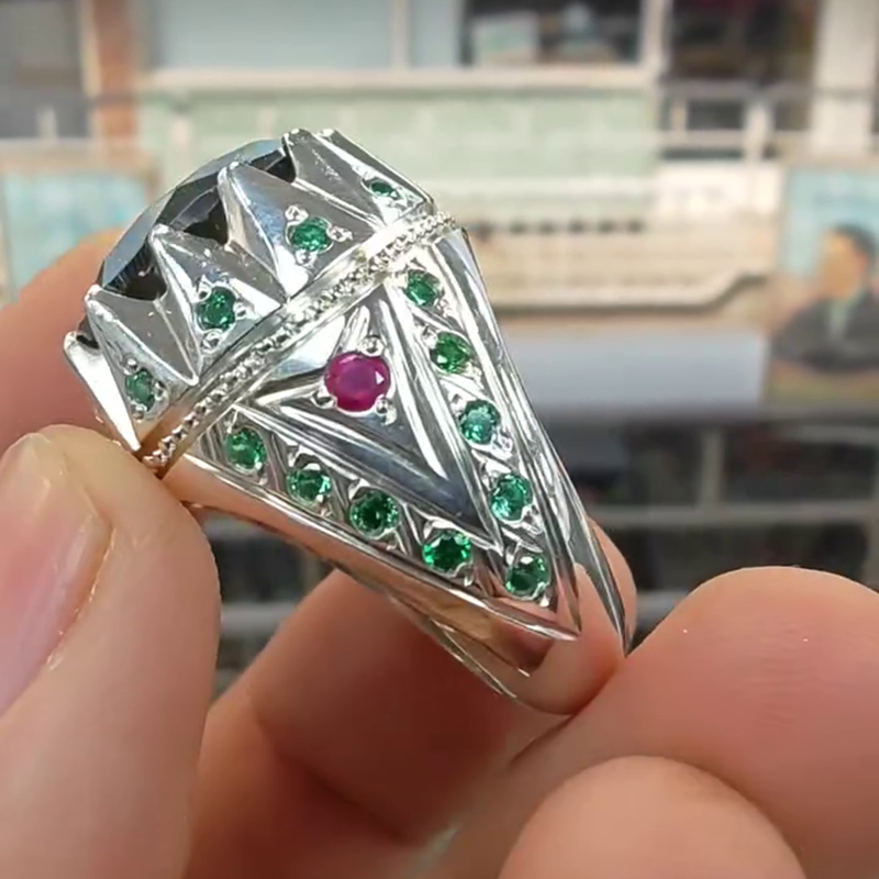 8ct Round Cut Peridot Vintage Handmade Men's Ring