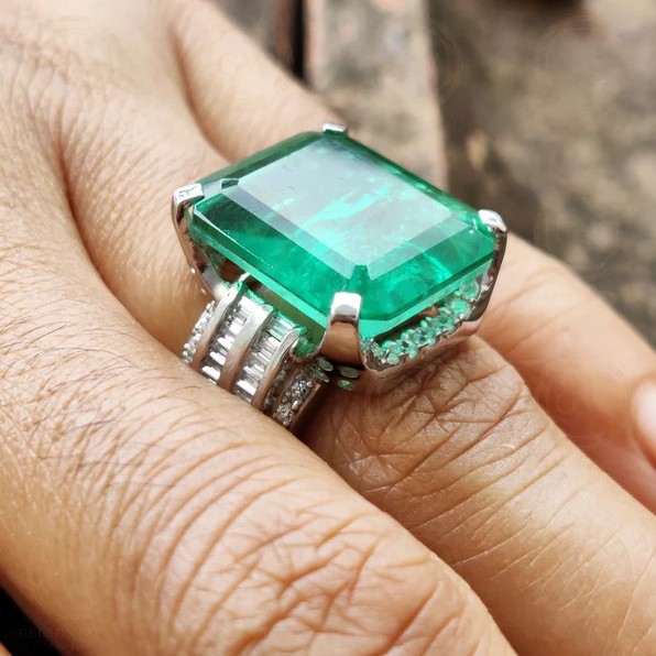 14ct Green Emerald Cut Cocktail Engagement Ring